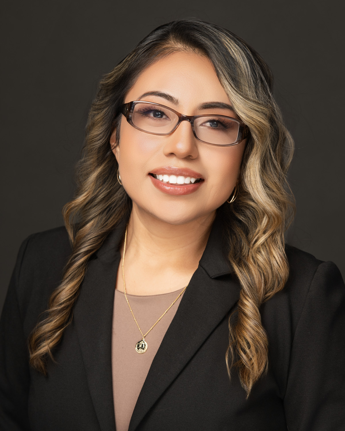 Luxury Professional Headshot for Executives and Entrepreneurs – Conroe, TX Photography Studio Professional business headshot of confident woman in natural light studio setting wearing a navy blazer, taken by award-winning photographer in Conroe, Texas